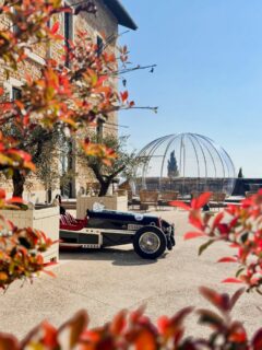 Balade du jour au @hotelfortstlaurent à la Croix-Rousse 
😎🤩

#hotellyon #croixrousse #electrique #voiturefrancaise