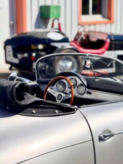 Choix difficile ce matin pour un couple de futurs mariés

Sur une envie autour du rétro , du vintage, il y avait le choix…

Mais c’est validé, ce sera la 356, Replica !

Toutes ces voitures en location chez Pure Drive

Contact par DM ou via le site, lien en bio

#voituremariagelyon #locationvoitures #mariagelyon