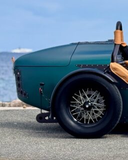 Toujours #cannesfestival #cinema #frenchcars @devincicars #devinci