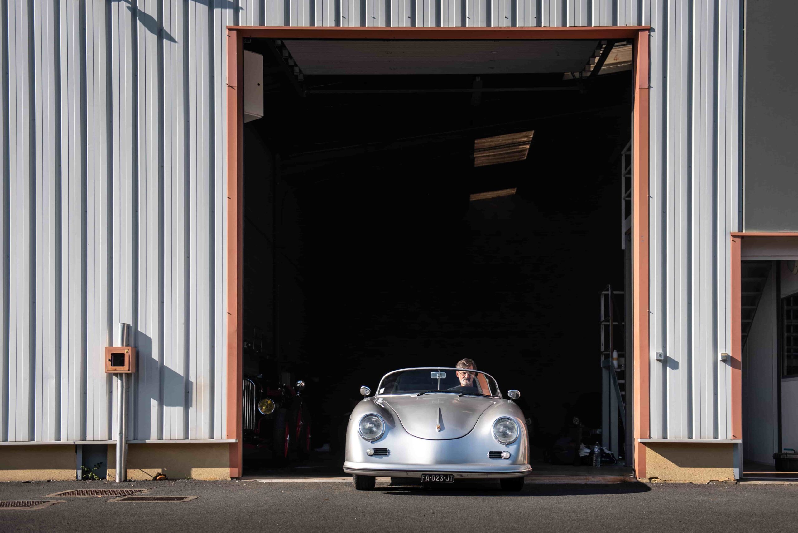 Voiture de collection en extérieur pour tournage vidéo Lyon